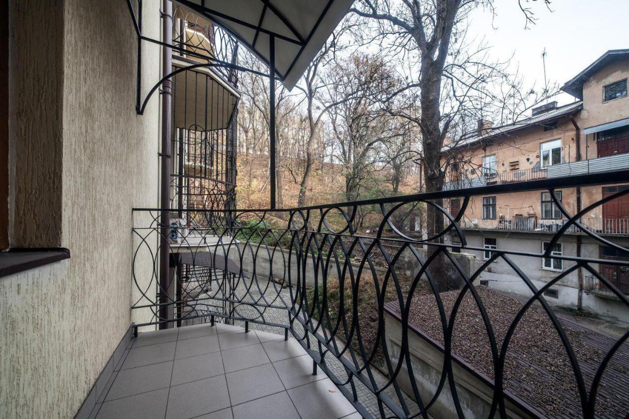 Apartamenty On Kryvonosa Lviv Exterior photo